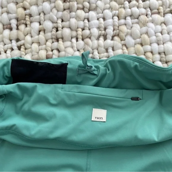 Vuori seafoam green performance leggings - Picture 3 of 4